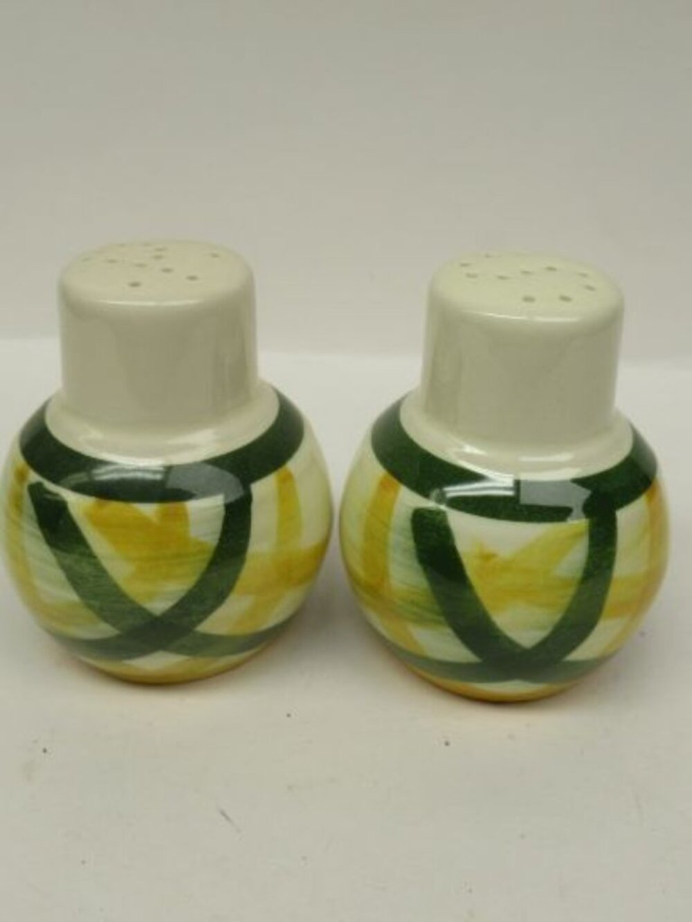 Metlox Pottery Vernonware GINGHAM 3 Inch High Salt and Pepper Shakers, Pair